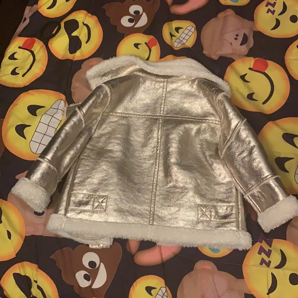 Gently worn Toddler girl Gold Gap Shearling Style Jacket size 18-24 months - Picture 3 of 4